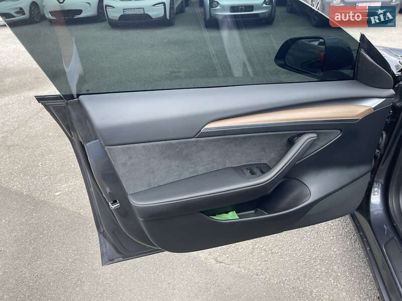 Седан Tesla Model 3 2023 в Киеве