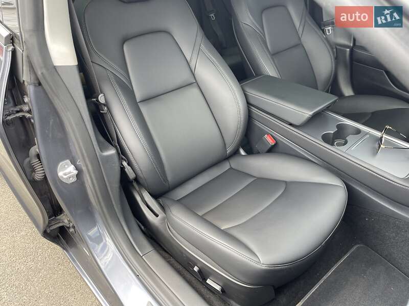 Седан Tesla Model 3 2023 в Киеве