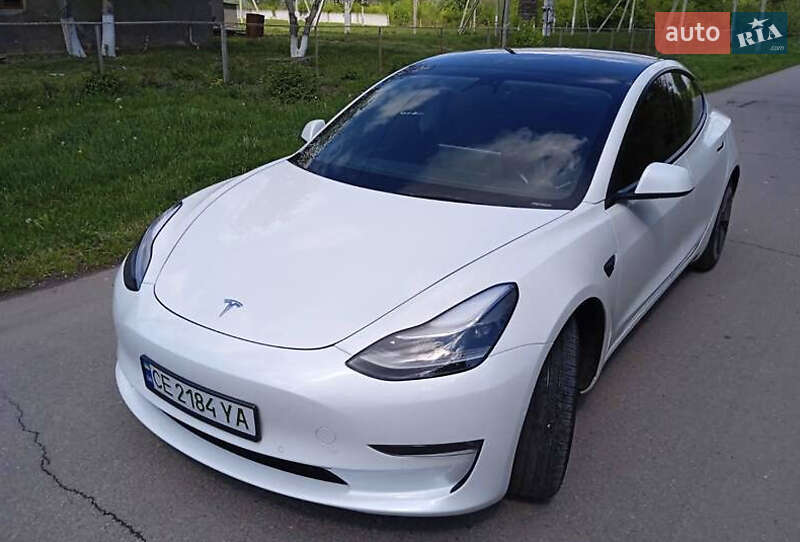 Седан Tesla Model 3 2022 в Львове