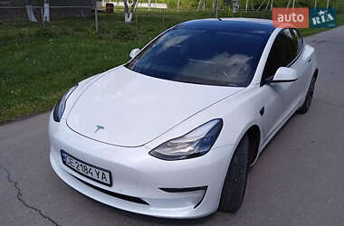 Седан Tesla Model 3 2022 в 