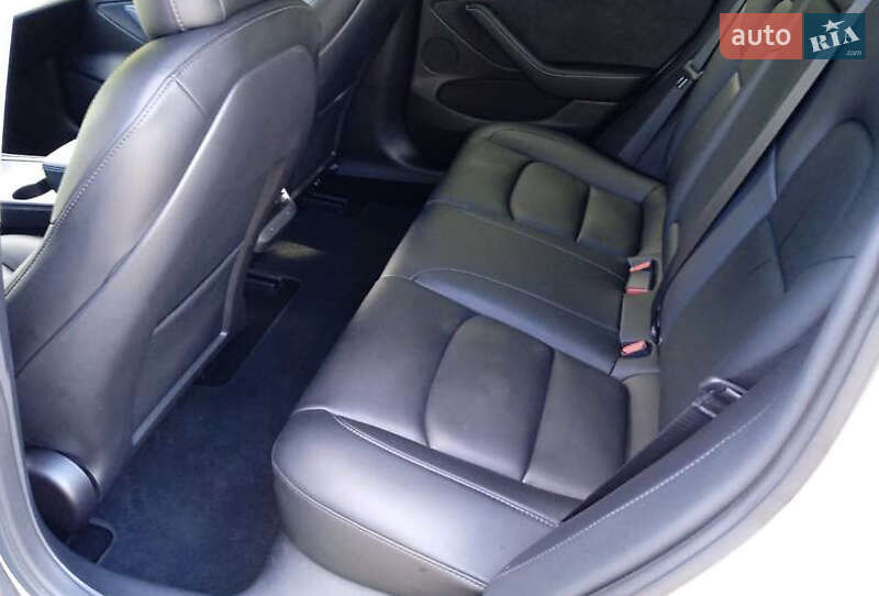 Седан Tesla Model 3 2022 в Львове