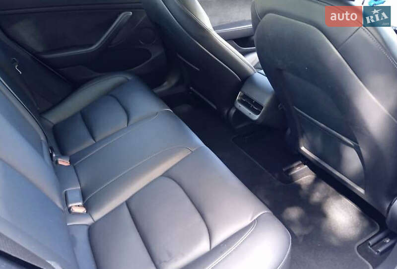 Седан Tesla Model 3 2022 в Львове