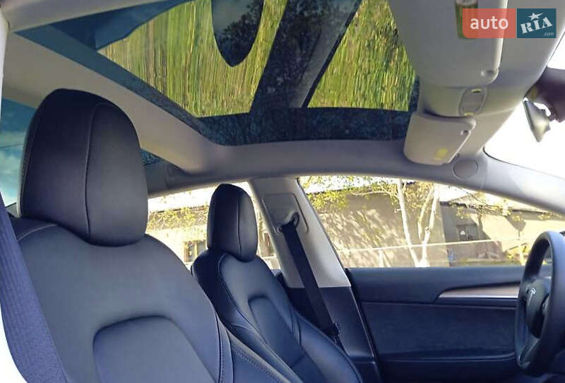 Седан Tesla Model 3 2022 в Львове