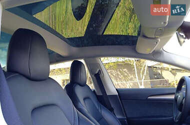 Седан Tesla Model 3 2022 в 