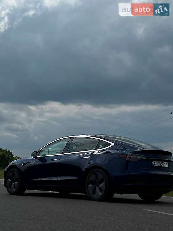 Седан Tesla Model 3 2018 в 
