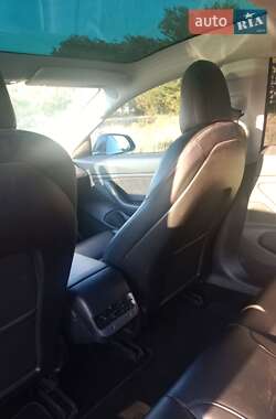 Седан Tesla Model 3 2019 в 