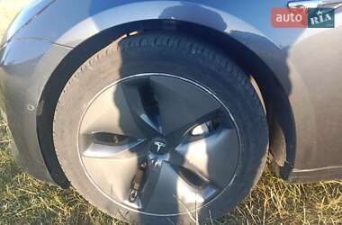 Седан Tesla Model 3 2019 в 