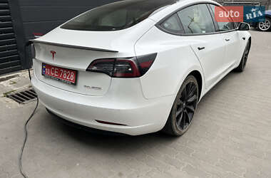 Седан Tesla Model 3 2021 в 