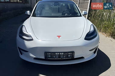 Седан Tesla Model 3 2021 в 