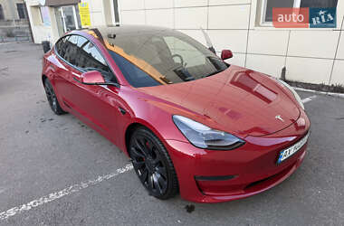 Седан Tesla Model 3 2022 в 