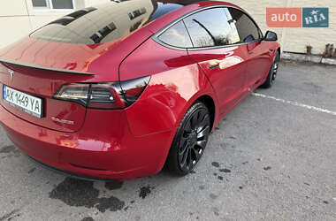 Седан Tesla Model 3 2022 в 