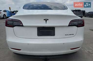 Седан Tesla Model 3 2019 в 