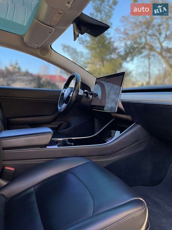 Седан Tesla Model 3 2018 в Харкові