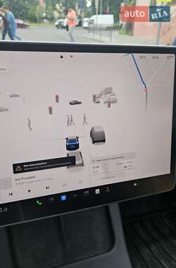 Седан Tesla Model 3 2022 в 