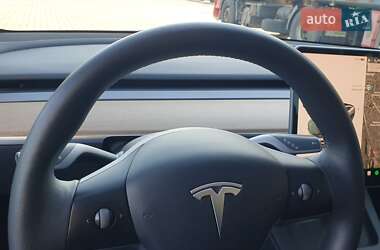 Седан Tesla Model 3 2022 в 