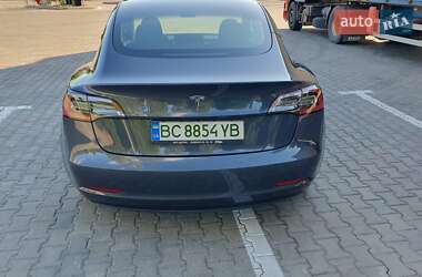 Седан Tesla Model 3 2022 в 