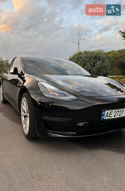 Седан Tesla Model 3 2022 в 
