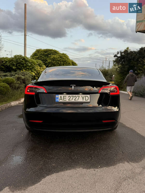 Седан Tesla Model 3 2022 в Дніпрі