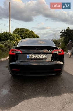 Седан Tesla Model 3 2022 в 