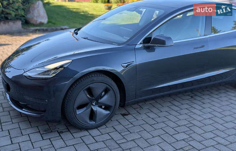 Седан Tesla Model 3 2019 в Львове
