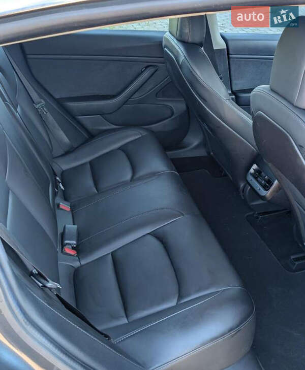 Седан Tesla Model 3 2019 в Львове