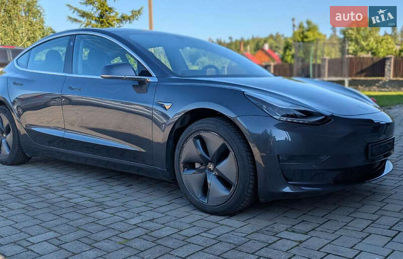 Седан Tesla Model 3 2019 в Львове