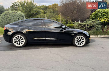 Седан Tesla Model 3 2022 в 