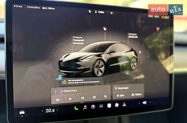 Седан Tesla Model 3 2022 в 