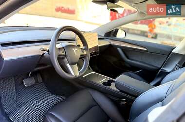 Седан Tesla Model 3 2022 в 