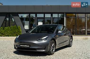 Седан Tesla Model 3 2022 в Чернівцях