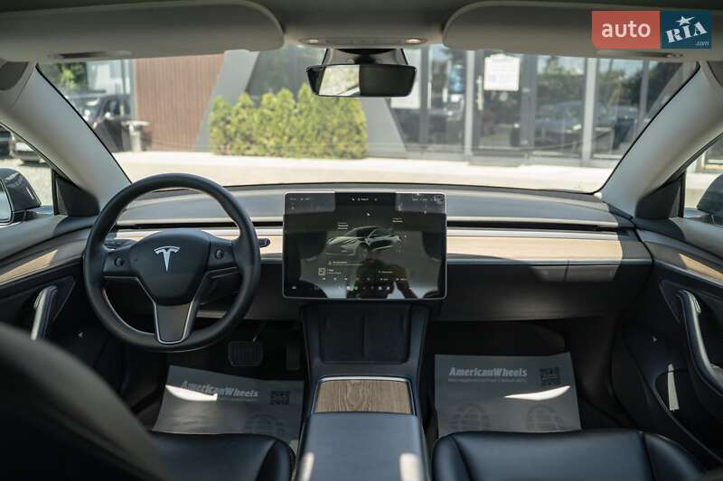 Седан Tesla Model 3 2022 в Черновцах
