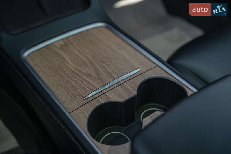 Седан Tesla Model 3 2022 в Черновцах