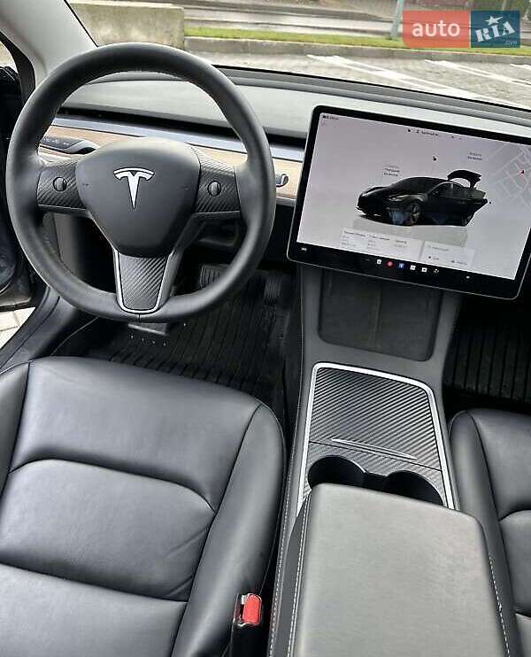 Седан Tesla Model 3 2022 в Львове