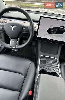 Седан Tesla Model 3 2022 в 