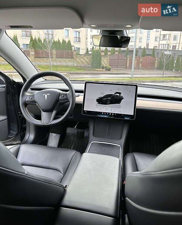 Седан Tesla Model 3 2022 в Львове