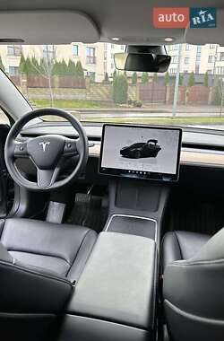 Седан Tesla Model 3 2022 в 