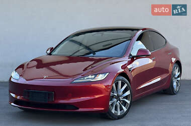 Седан Tesla Model 3 2024 в 