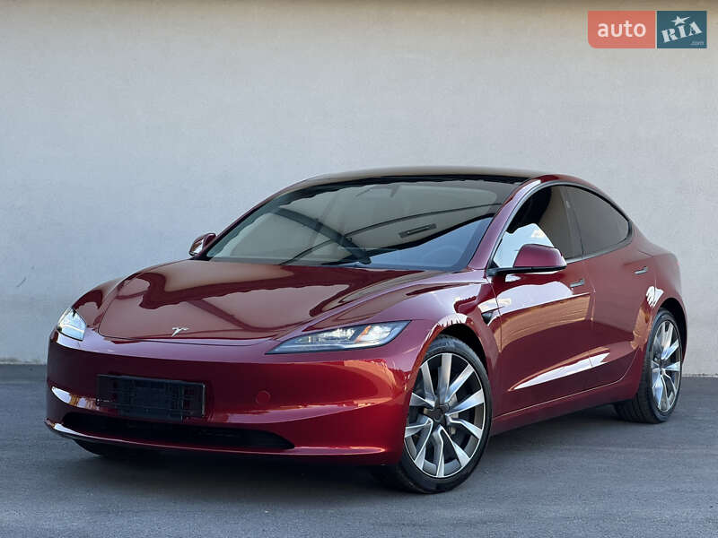 Седан Tesla Model 3 2024 в 