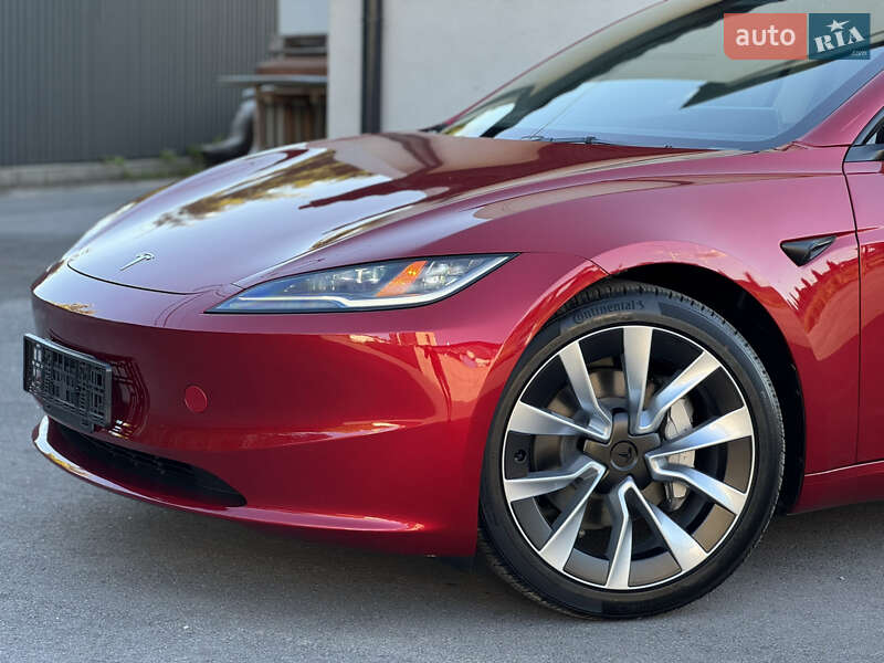 Седан Tesla Model 3 2024 в Виннице