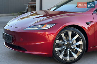 Седан Tesla Model 3 2024 в 