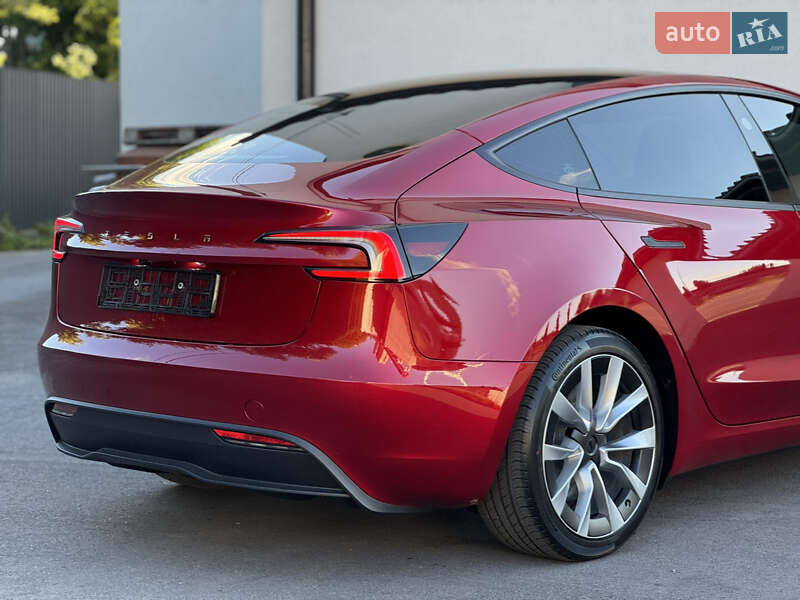 Седан Tesla Model 3 2024 в Виннице