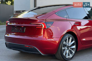 Седан Tesla Model 3 2024 в 