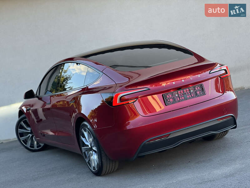 Седан Tesla Model 3 2024 в Виннице