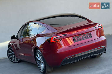 Седан Tesla Model 3 2024 в 