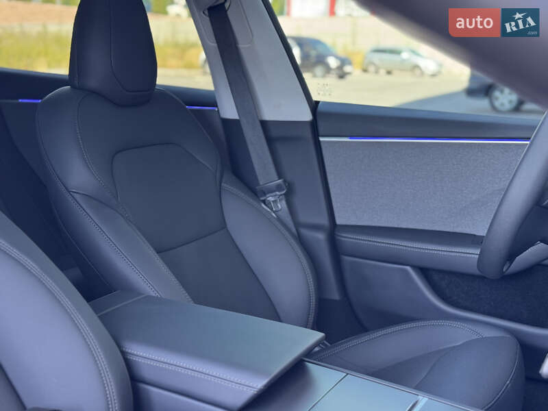 Седан Tesla Model 3 2024 в Виннице