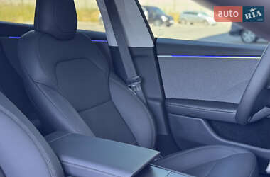 Седан Tesla Model 3 2024 в 