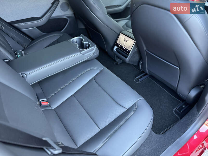 Седан Tesla Model 3 2024 в Виннице