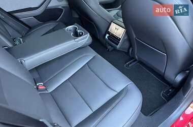 Седан Tesla Model 3 2024 в 