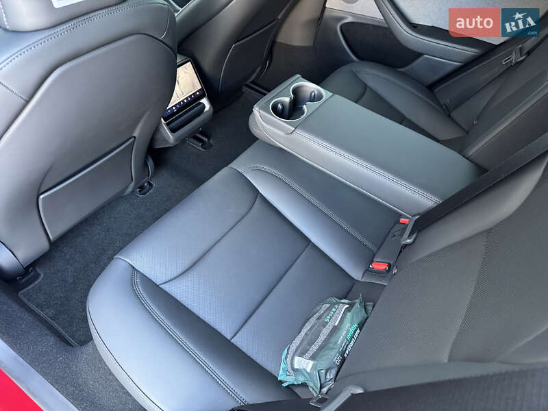 Седан Tesla Model 3 2024 в Виннице
