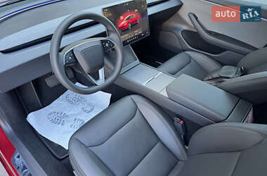 Седан Tesla Model 3 2024 в 